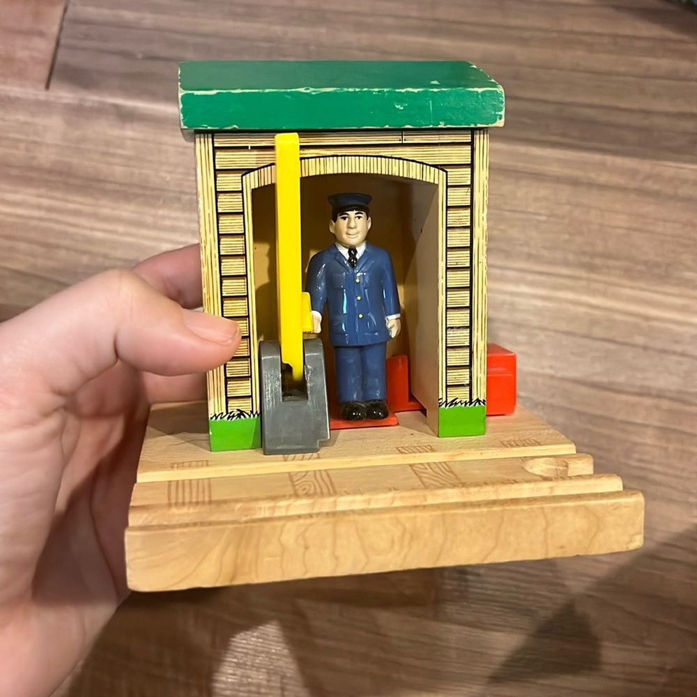 Thomas the Tank Engine Wooden Conductor Shed #5 Guilane 2001 Train Track Toll